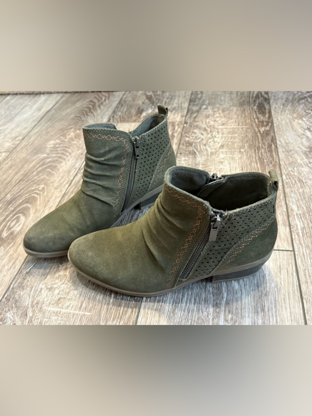 Earth Origins “Collette Cheryl” Olive Green Suede Ankle Booties- Size 7